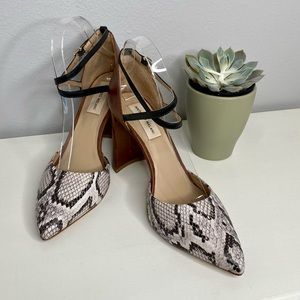 Vince Camuto Snake Pattern Print Block Strappy Pump / Closed-Toe Heel - Size 9